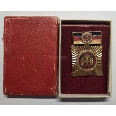 Odznak NDR Kollektiv der sozialistischen Arbeit